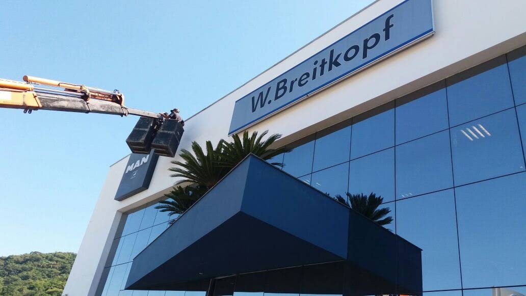 Execução de pintura comercial